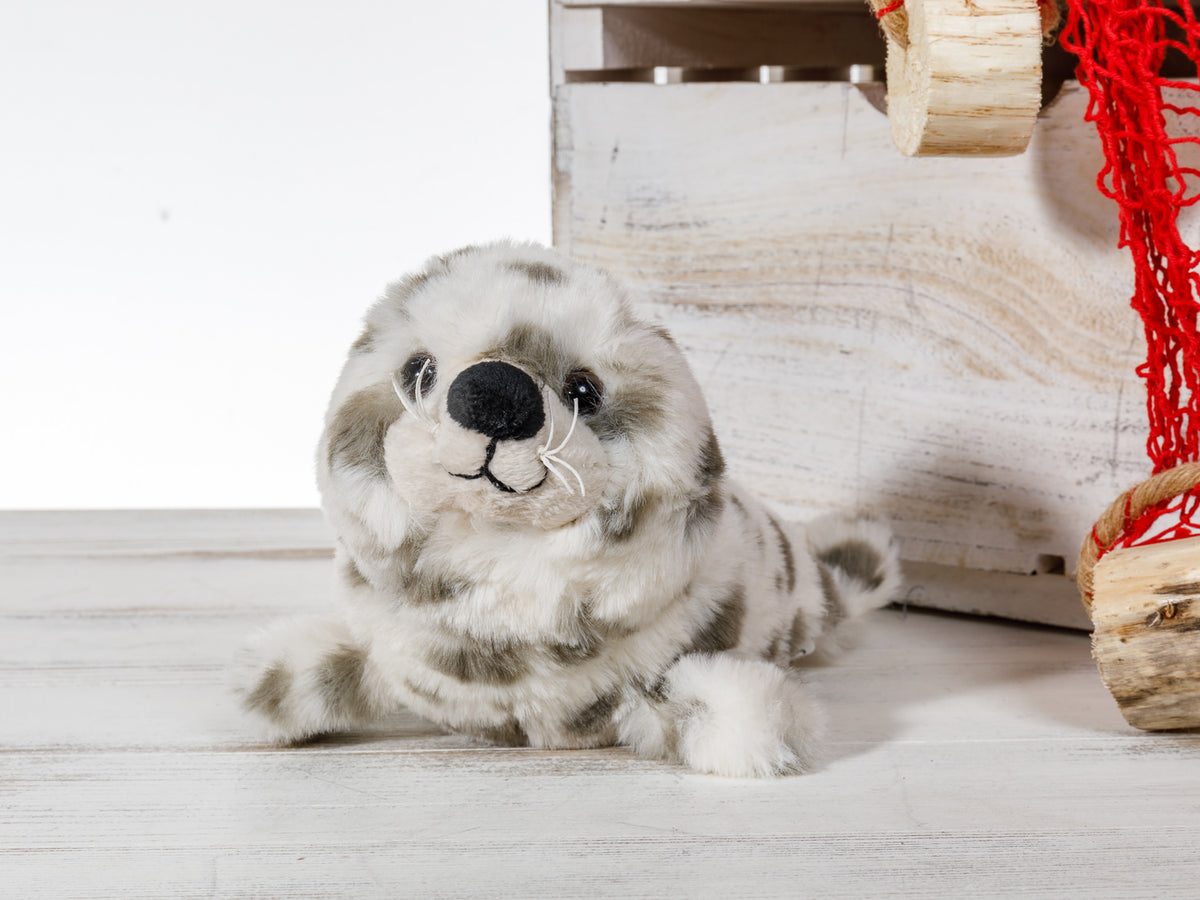 Seehund Plüsch creme mit grauen Punkten