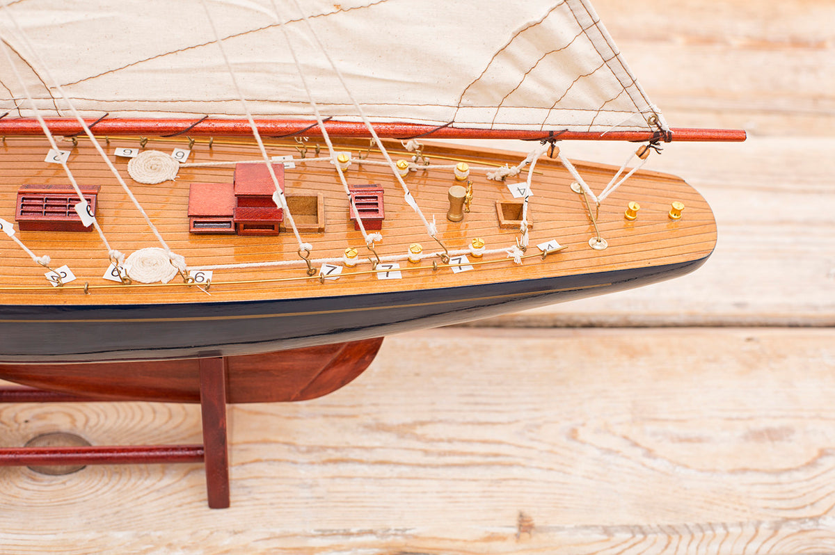 Segelschiff Modell Endeavour Lux