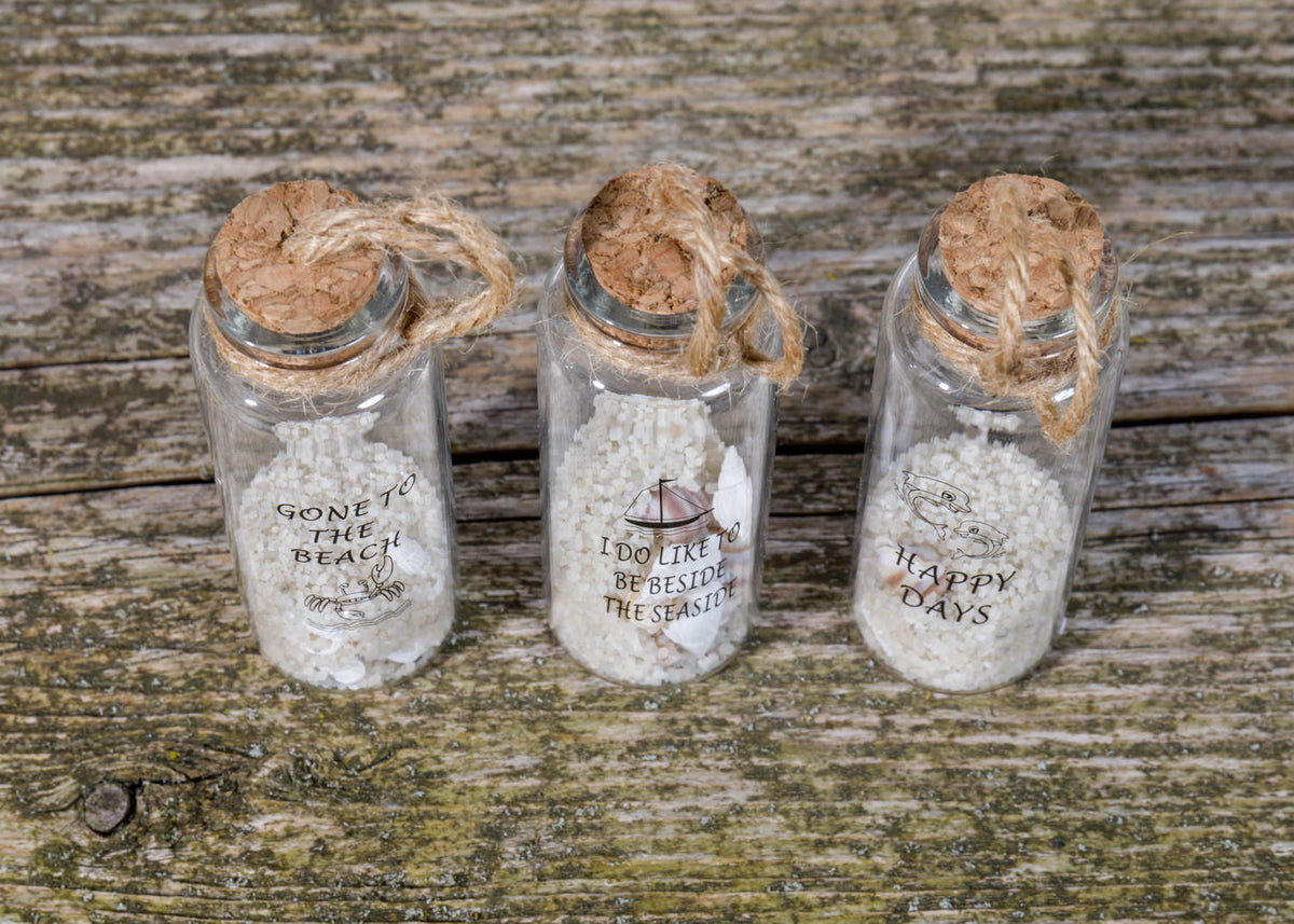 Fläschchen mit Natursand und Muscheln