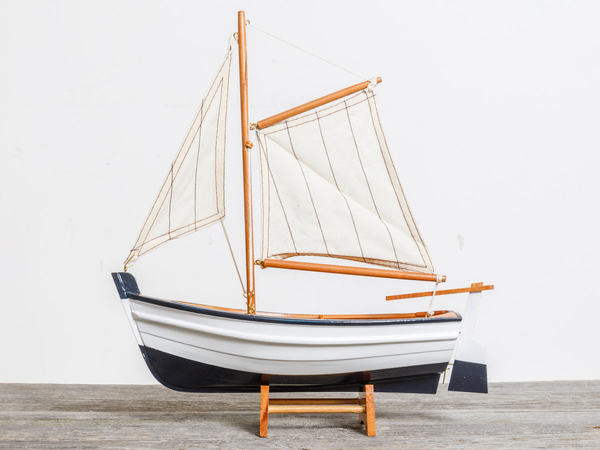 Fischerboot zur Dekoration aus Holz