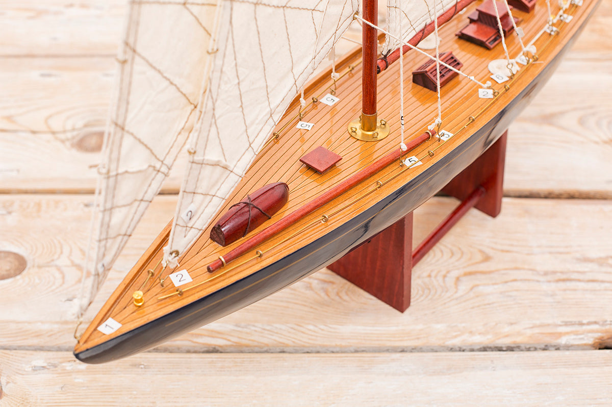 Yachtmodell Endeavour