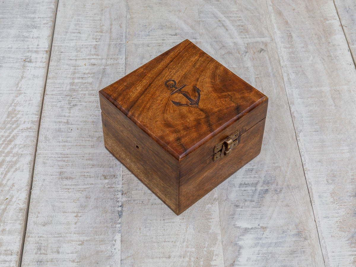 Kompass in Holzbox