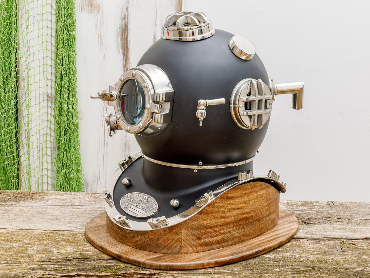 Alter Taucherhelm Dekoration schwarz