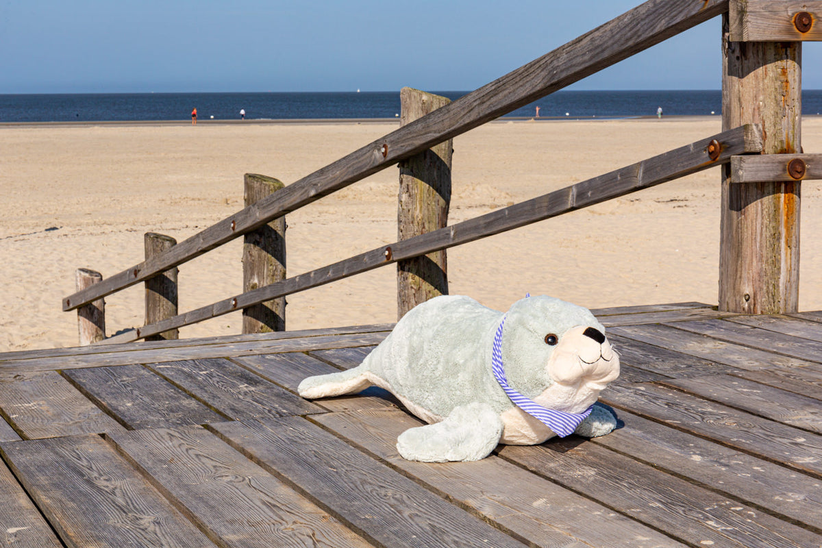 Großer Plüsch Seehund grau