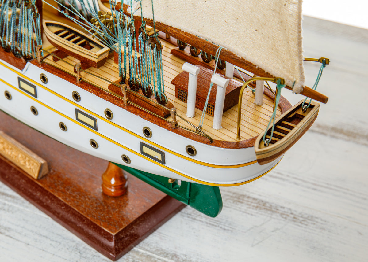 Klein Modell Gorch Fock Schiff