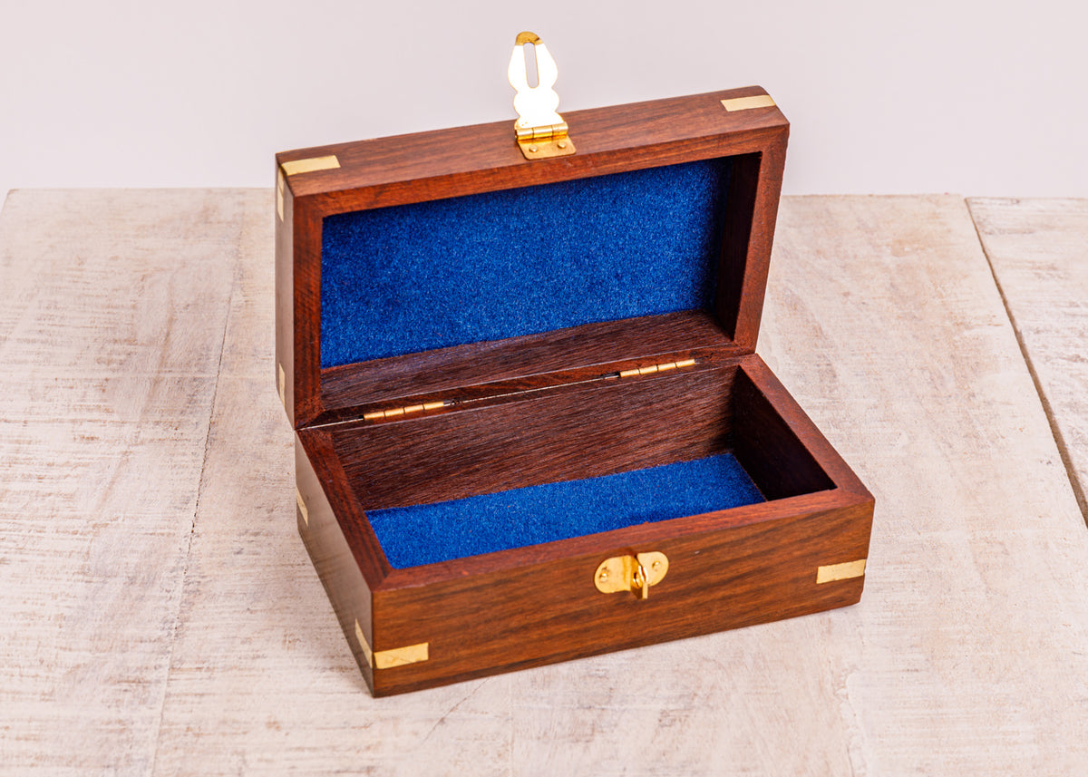 Holzbox mit Messingverzierung 14cm