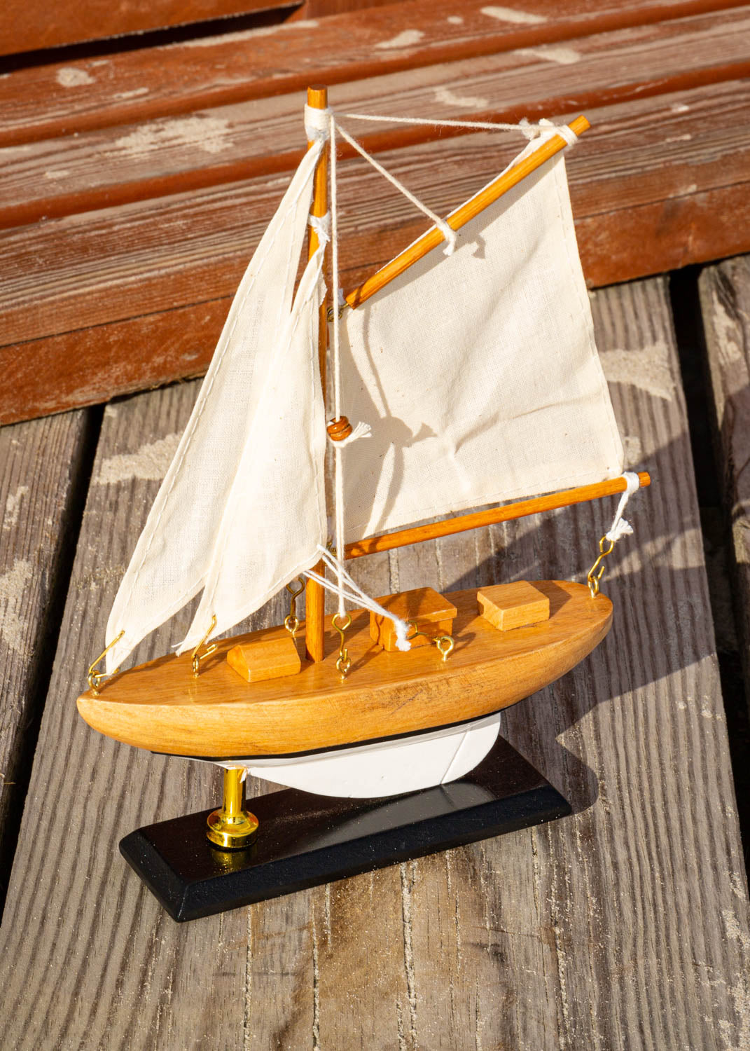 Kleine Deko-Segelyacht