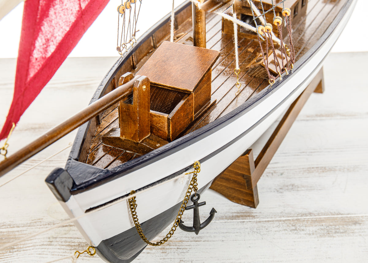 Segelyacht Holz mit Stoffsegel
