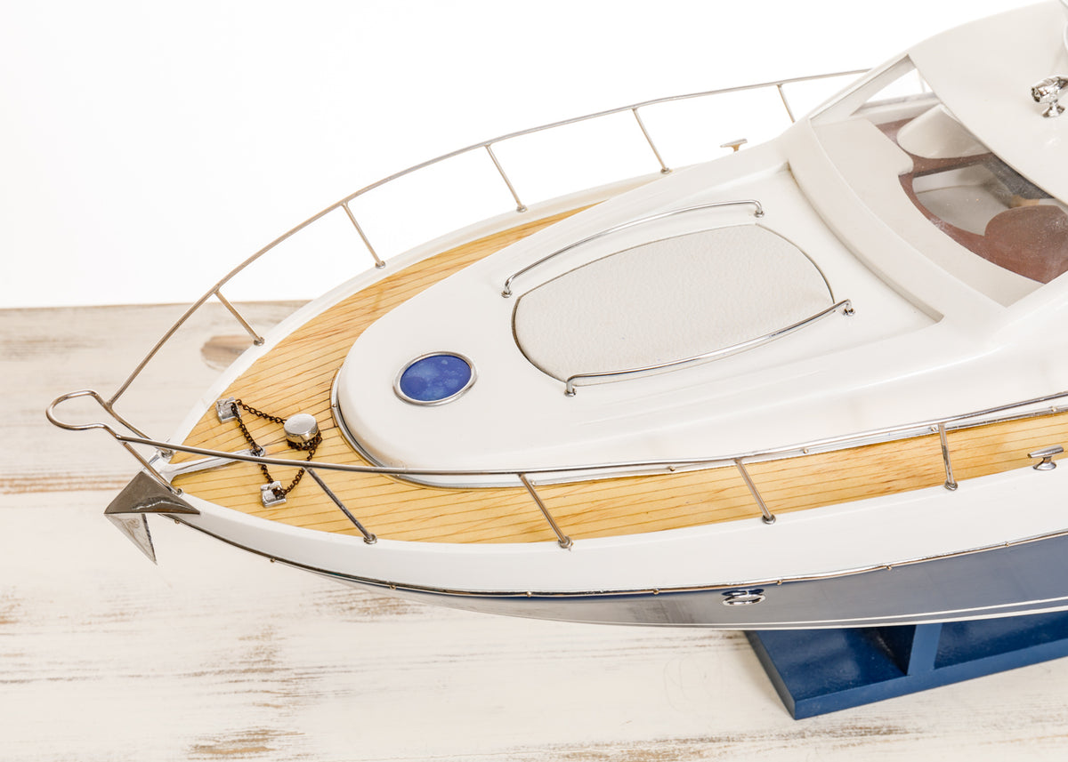 Model Motoryacht groß
