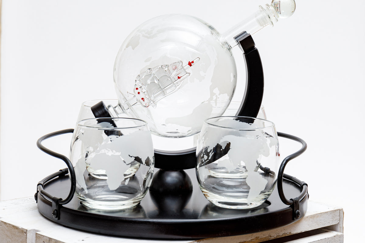 Schnaps Karaffe Globus Gläsern