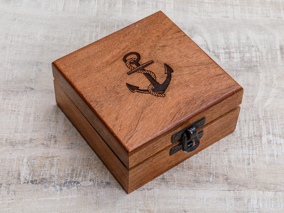 Holzbox mit Anker Gravur
