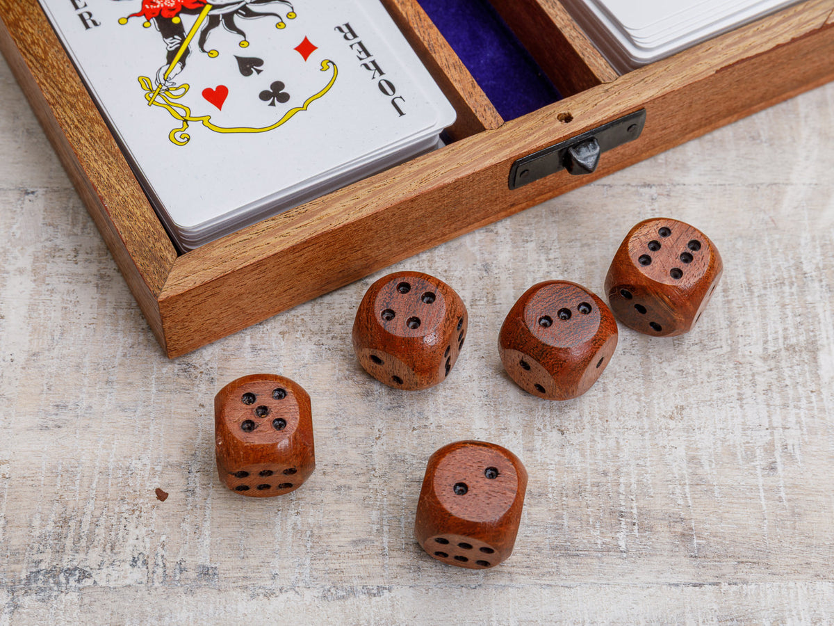 Spielkarten 110 Karten Würfel Holzbox