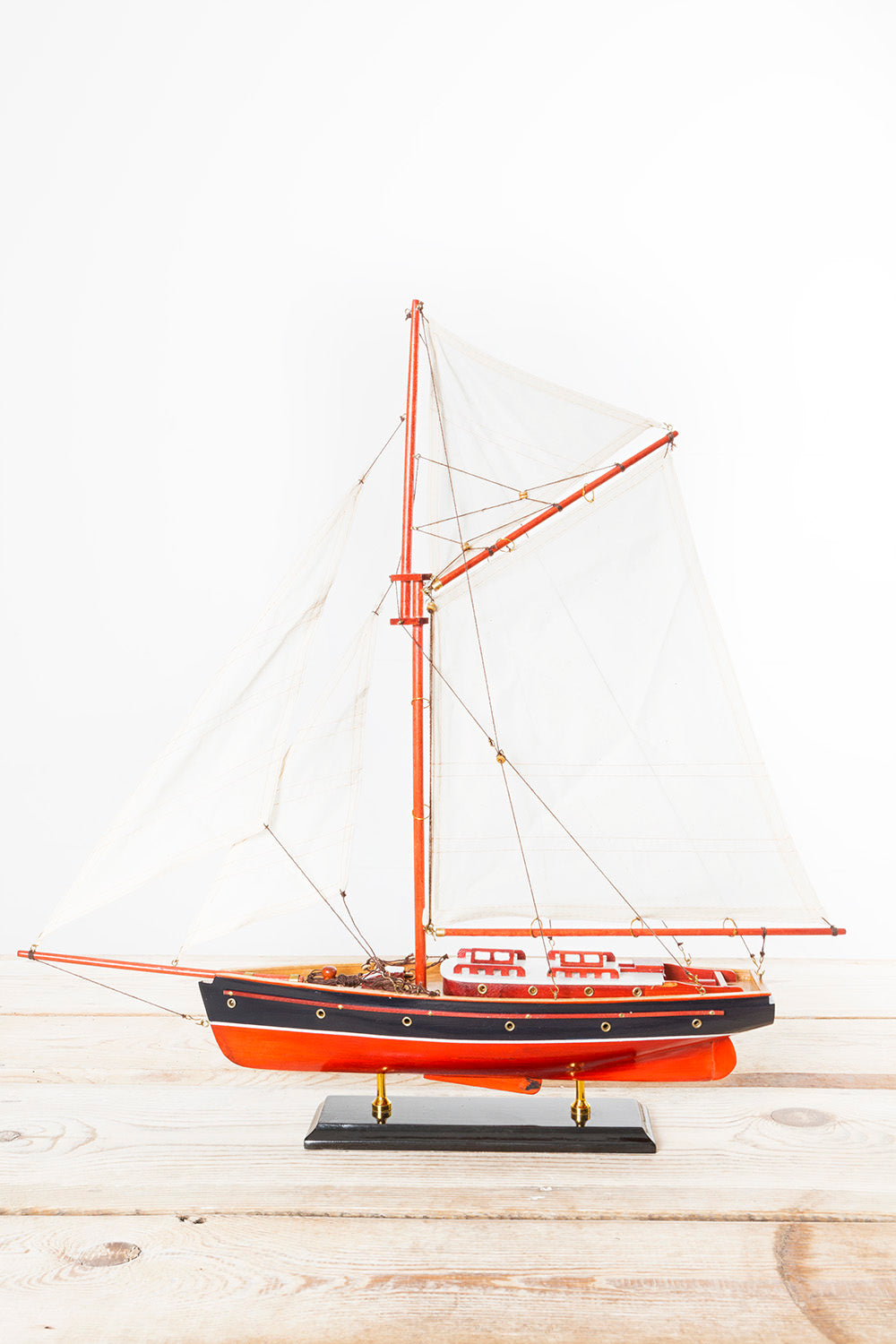 Modell Segelyacht rot, marine