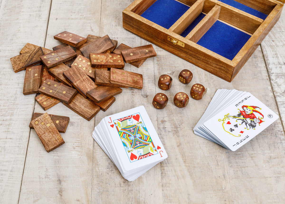 Karten Würfel Domino Box