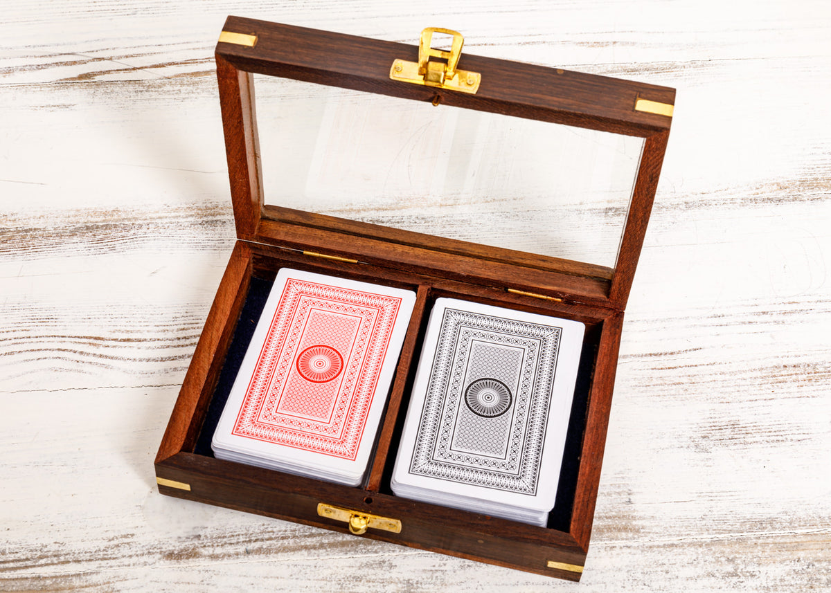 Spielkartenbox mit doppeltem Kartenspiel
