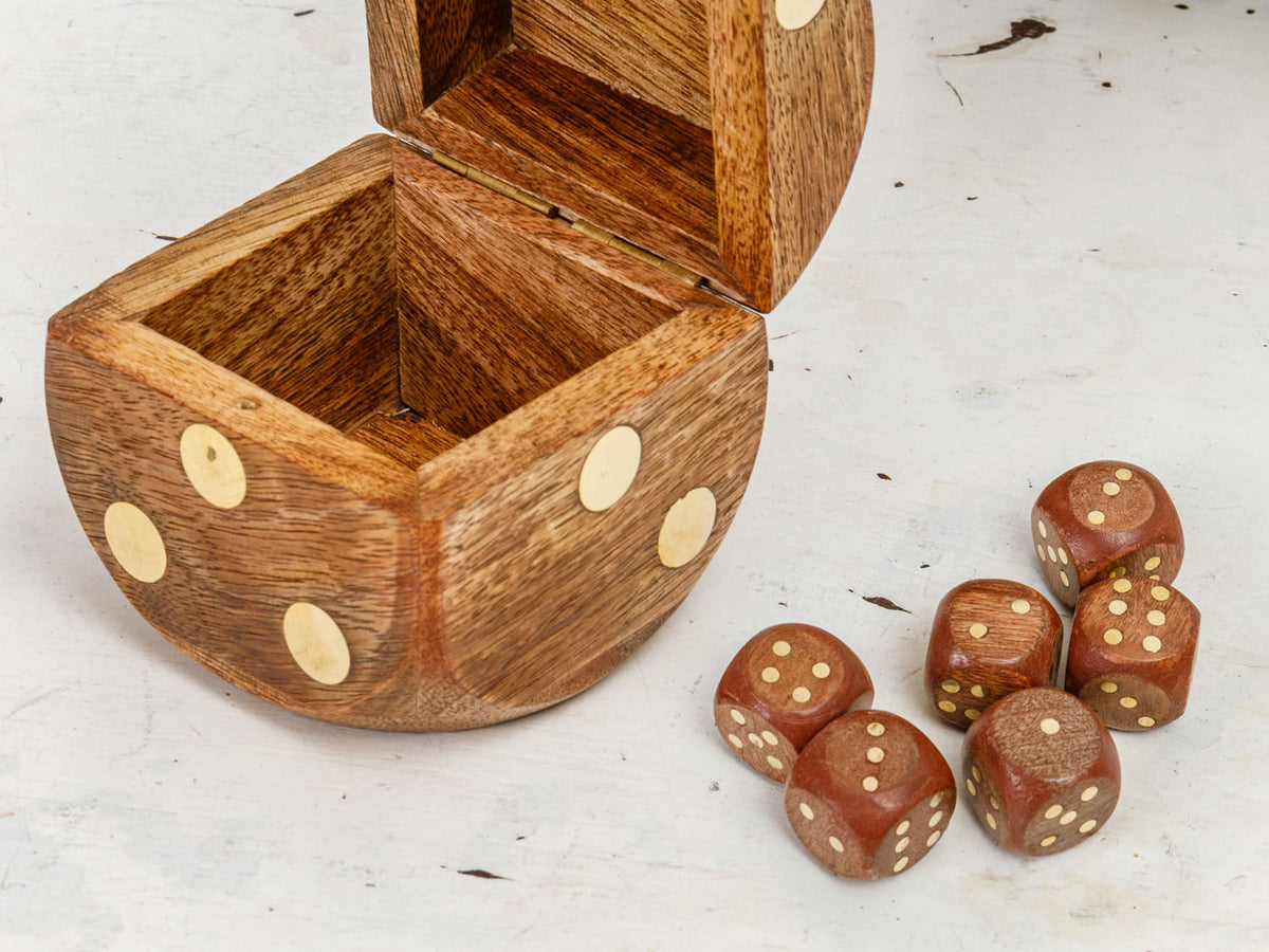 Würfelspiel in Holzbox