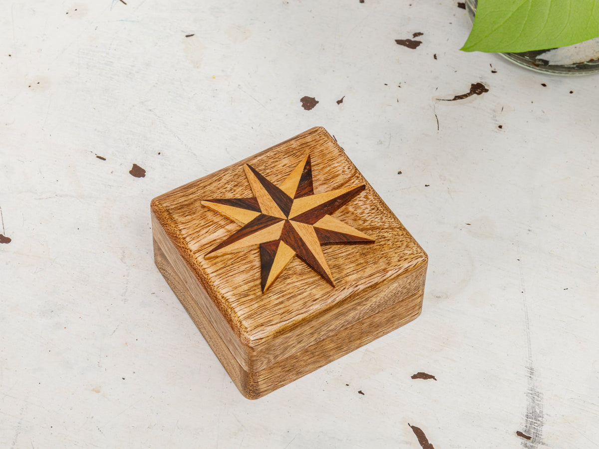 Kompass in Holzbox