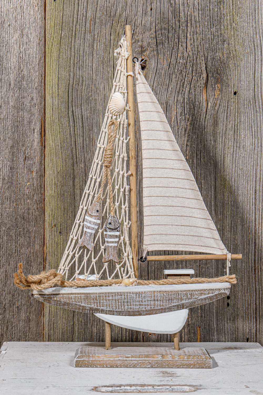 Weißes Dekosegelboot Holz