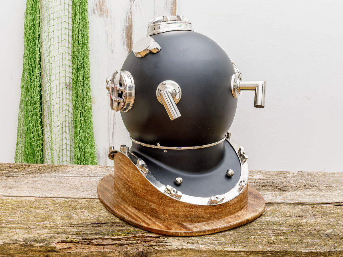 Alter Taucherhelm Dekoration schwarz