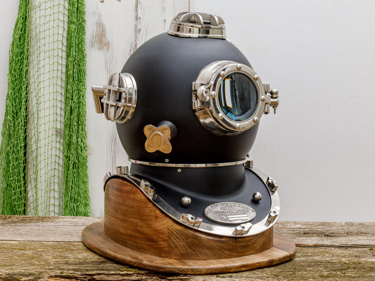 Alter Taucherhelm Dekoration schwarz